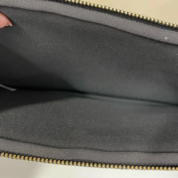 Kate Spade black and white Zip Sleeve for laptops or tablets - Picture 5 of 9